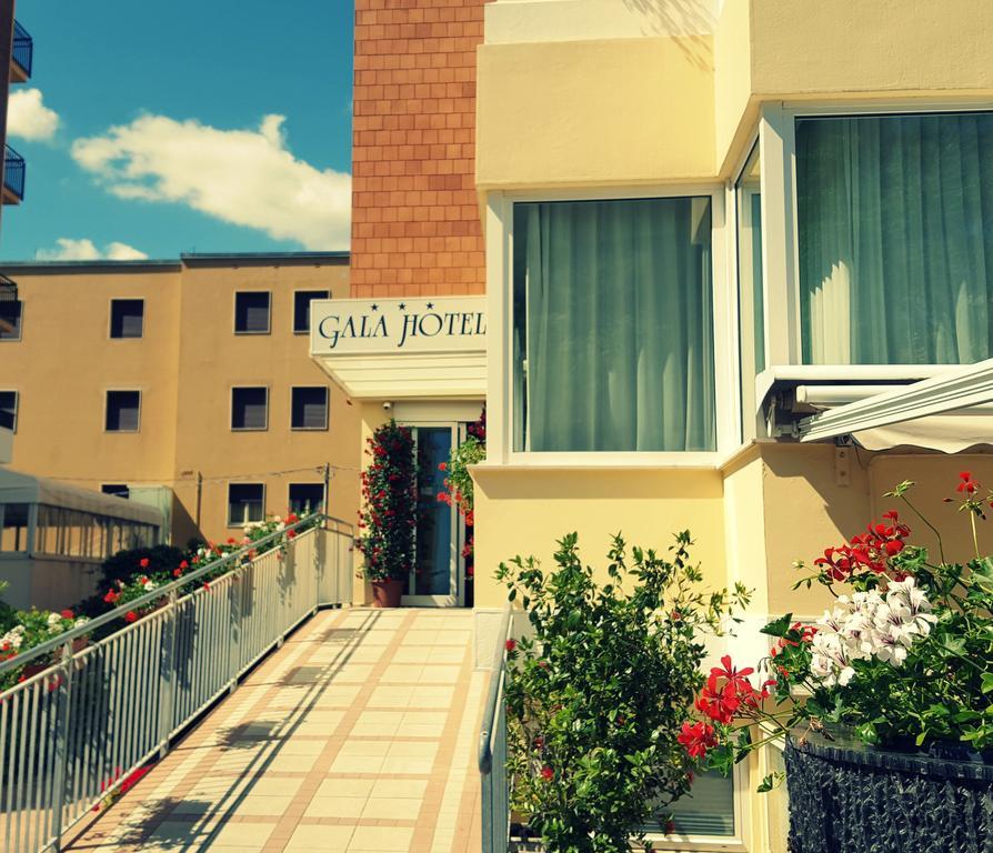 Hotel Gala Pesaro Exterior foto