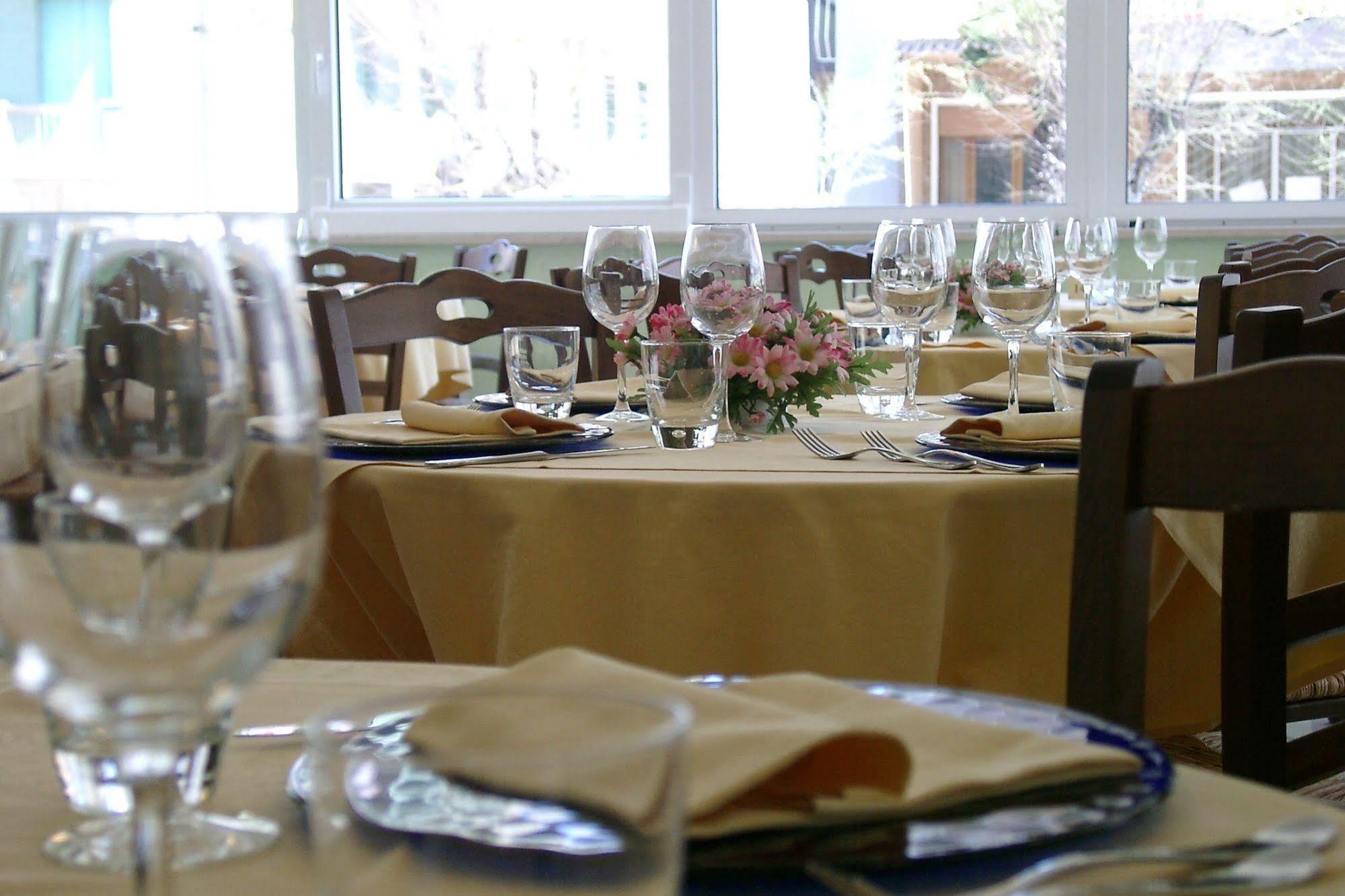 Hotel Gala Pesaro Exterior foto